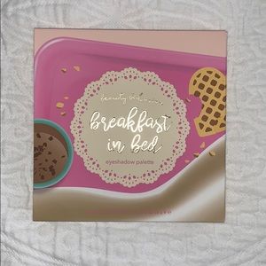 UNUSED BEAUTY BAKERIE PALETTE